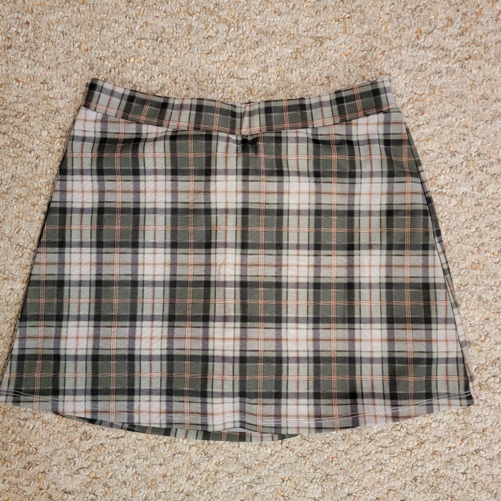 Halara green plaid skort size l